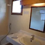 فندق Le Tetras نوتر دام دو بيلكومبيه